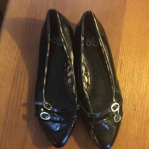 SO Shiny Black Ladies Flats Size 7.5
